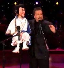 Il chante sans bouger les lèvres !