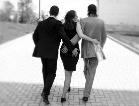 La main dans la main ou presque...