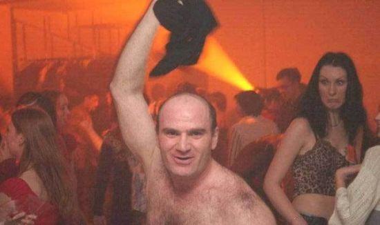 La main dans la main ou presque...