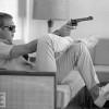 steve mcqueen gun 100x100 Steve McQueen : 20 photos inédites et inspiratrices