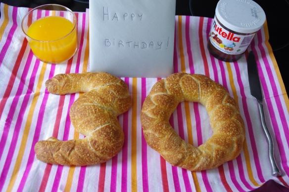 Le Happy Birthday Bread !!