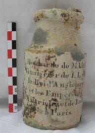 archeologie à hyeres trouvé un pot à moutarde