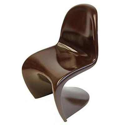 Chaise Wave version chocolat, 98 €