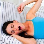 femme_allongee_baillement