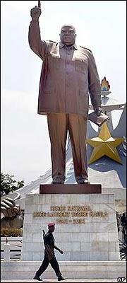Des statues nord-coréennes en Afrique
