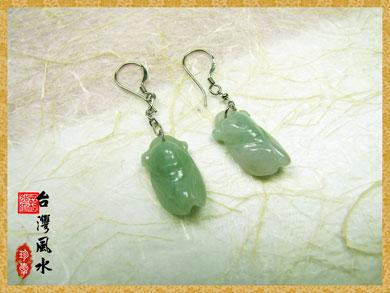 Boucles d'oreilles fantaisie: cigale de jade