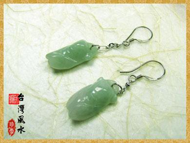 Boucles d'oreilles fantaisie: cigale de jade