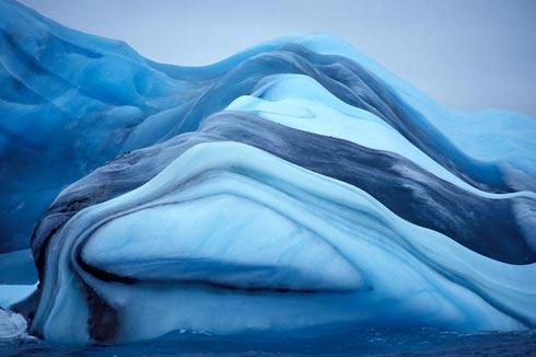 Iceberg bleu à rayures