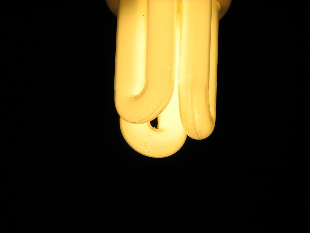 Lumière sur les ampoules fluocompactes | À Voir
