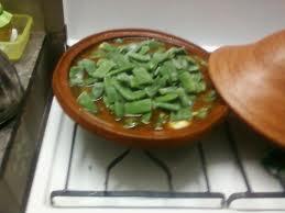 Tajine de poulet marine aux tomates et haricots verts