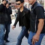 Taylor Lautner fait du shopping à Madrid