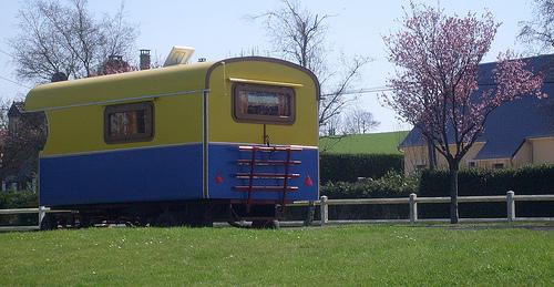 Une roulotte / A gypsy caravan