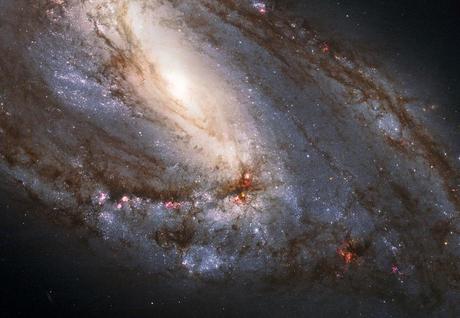 La galaxie spirale M 66