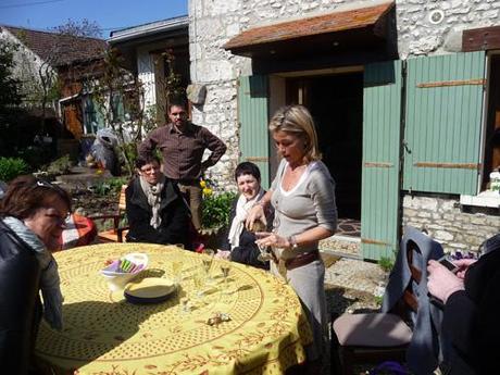Cours de broderie à l'atelier de Flora, photos et vidéo: à qui le tour ? cours de broderie