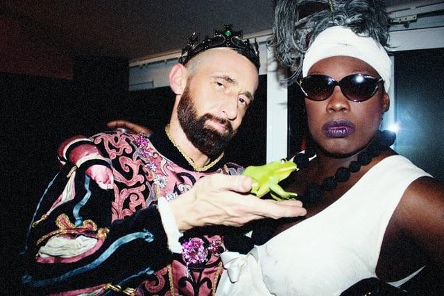 CLUB Sandwich PARTY. Paris.