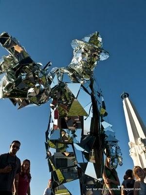 L'homme miroir, Mirror Man 