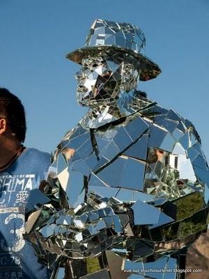 L'homme miroir, Mirror Man 
