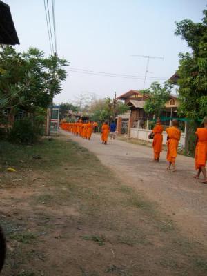 des moines,toujours des moines.....