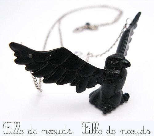bijou-jouet-collier-l-aigle-noir.jpg