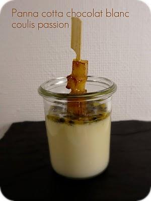 Panna cotta au chocolat blanc coulis passion brochette ananas caramélisé