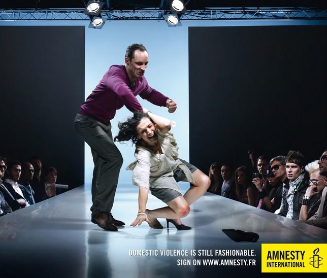 la pub du jour : Le défilé de la misère [Amnesty]