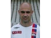 Cris fallait donner plus