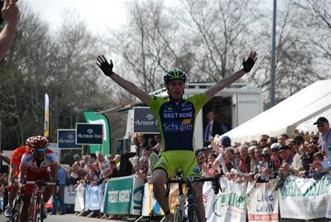 Florian Vachon (Bretagne Schuller) a remporté le Tour du Finistère devant Leonardo Duque (Cofidis), le leader de la coupe de France.