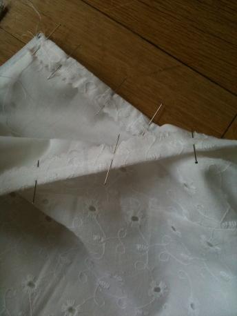 Tuto couture facile : jupe en broderie anglaise