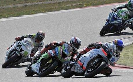 Classements Provisoire des SBK et SSP l'Europe se montre... 2010-04-15-Assen-la-lutte.jpg