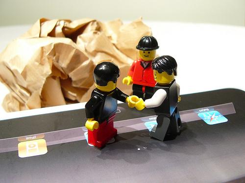 Déballage de l’iPad par des Lego