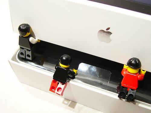 Déballage de l’iPad par des Lego