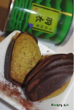 :: Mini-madeleines au thé matcha & leurs coques de chocolat noir ::