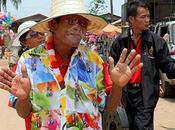 avril: That World Rocket Festival Visages fête.