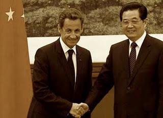 Sarko pense (un peu) aux Grecs et (beaucoup) à sa réélection.