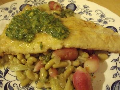 Lieu croustillant sur lit de salade chaude et sa vinaigrette