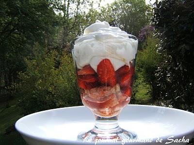 Tiramisu aux  fraises et ananas en verrine