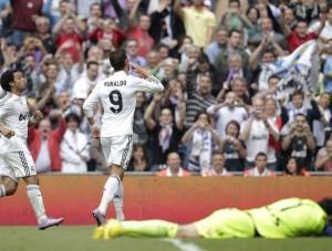 Ronaldo colle au train Barca