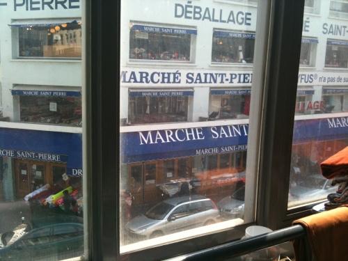 1er cours de couture à la Halle St Pierre à Paris