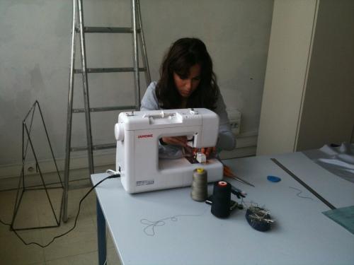 1er cours de couture à la Halle St Pierre à Paris