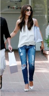 kate-beckinsale-in-dylan-george-lucy-low-rise-skinny-jean-in-czar-wash-w560-h630
