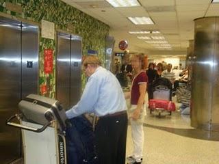 325° La grande parade des mal-baisés. 325° La grande parade des mal-baisés.