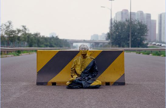 Un artiste qui se fond véritablement dans son oeuvre !