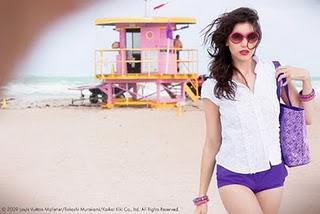 Louis Vuitton & Takashi Murakami créent Cosmic Blossom Collection avec Daisy Lowe !