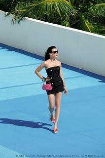 Louis Vuitton & Takashi Murakami créent Cosmic Blossom Collection avec Daisy Lowe !