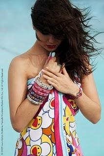 Louis Vuitton & Takashi Murakami créent Cosmic Blossom Collection avec Daisy Lowe !