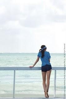 Louis Vuitton & Takashi Murakami créent Cosmic Blossom Collection avec Daisy Lowe !