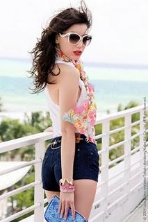 Louis Vuitton & Takashi Murakami créent Cosmic Blossom Collection avec Daisy Lowe !