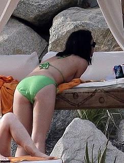 KATY PERRY PASSE AU ROUGE !