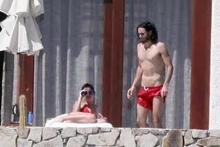 KATY PERRY PASSE AU ROUGE !