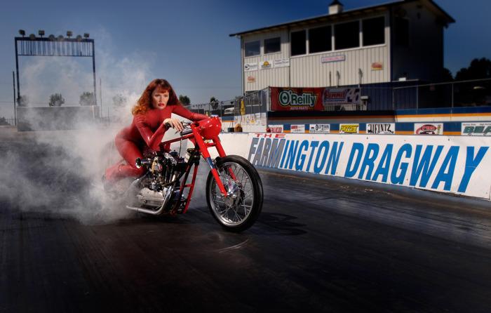 http://i338.photobucket.com/albums/n432/vonsontag/babes/DragsterAtDragwayWEB.jpg